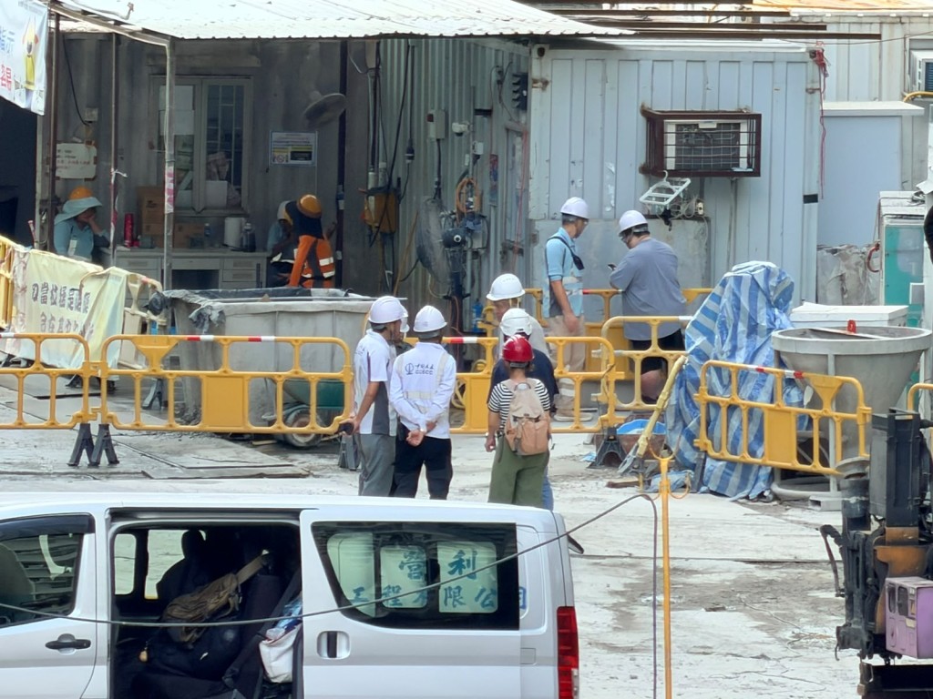 懷疑勞工處人員到場調查。 懷疑勞工處人員到場調查。