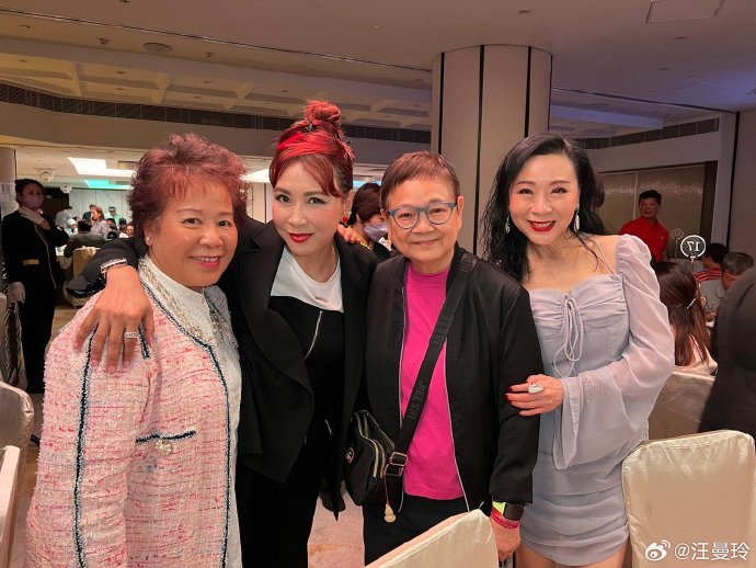 还有（左起）名厨三姐萧秀香、苏珊、汪曼玲及魏秋桦。