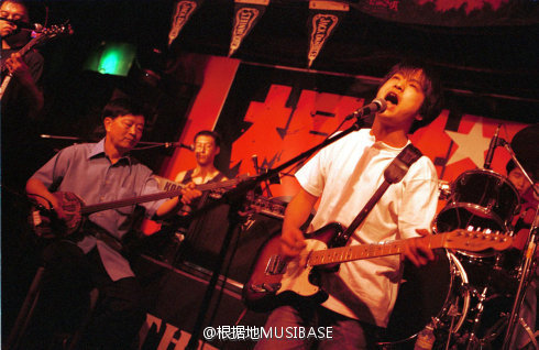 何勇父親何玉生為三弦演奏家。(網上圖片) 何勇父親何玉生為三弦演奏家。(網上圖片)