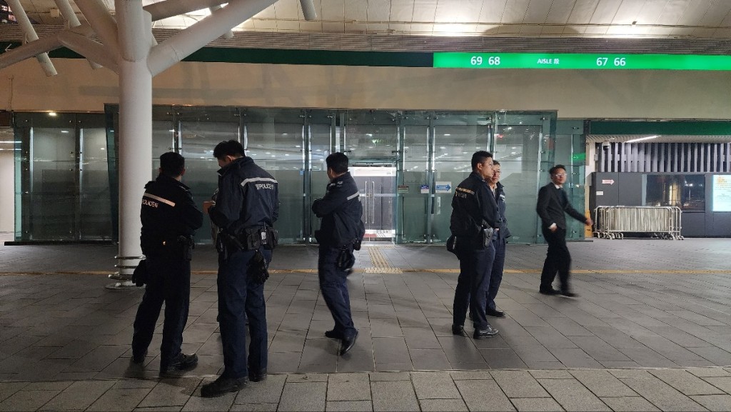 多名警員在場。黃文威攝