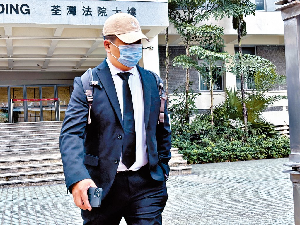 馬鞍山昂平雙人滑翔傘起飛失控墮坡意外中,涉事48歲滑翔傘教練兼前警員認罪候懲。