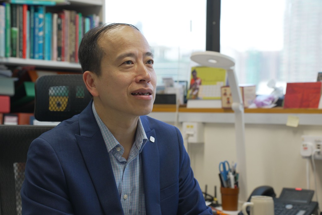 崔教授透過分享長者支援及復康設施的升級實例，說明了善用新興技術如何能為大眾帶來更貼心、更具同理心的服務體驗。