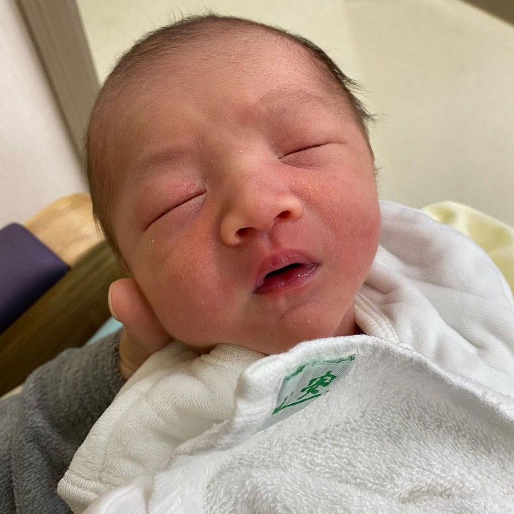 Dada表示囡囡踢踢幫弟弟改名叫丁丁！