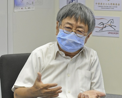 丁新豹指歷史圍繞在身邊，同學可先從家族歷史開始研究。