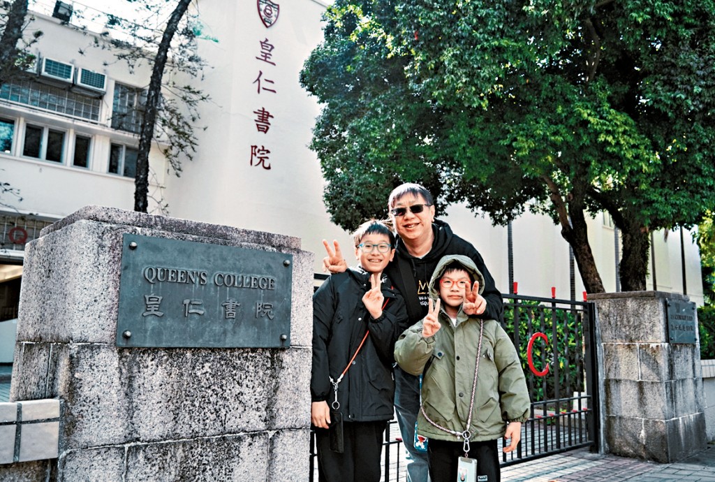 對於皇仁書院下年「加班」，家長柯先生（中）認為對學校而言是好事。