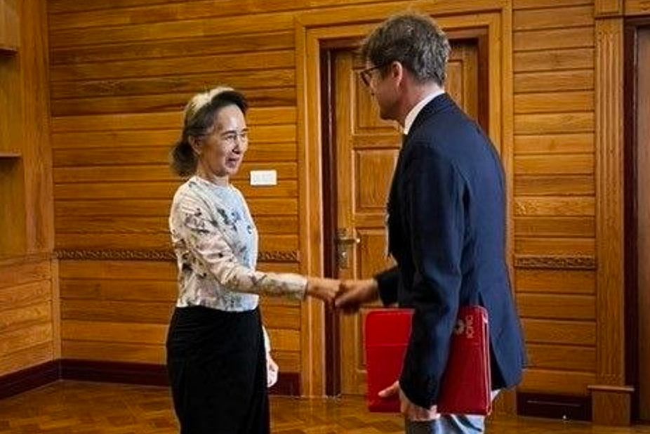 昂山素姬會見紅十字會代表。美聯社