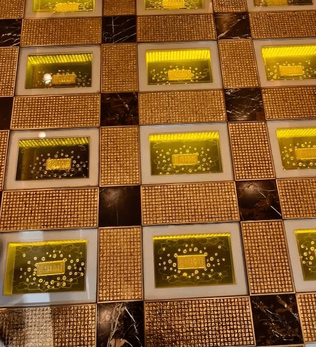 未搬走金磚的「黃金大道」。網上圖片