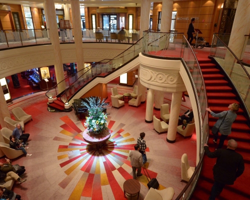 「玛丽皇后二号」翻新后，首次来港展示新面貌。苏正谦摄
