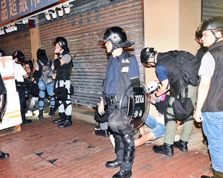 深水埗警署外拘捕。資料圖片
