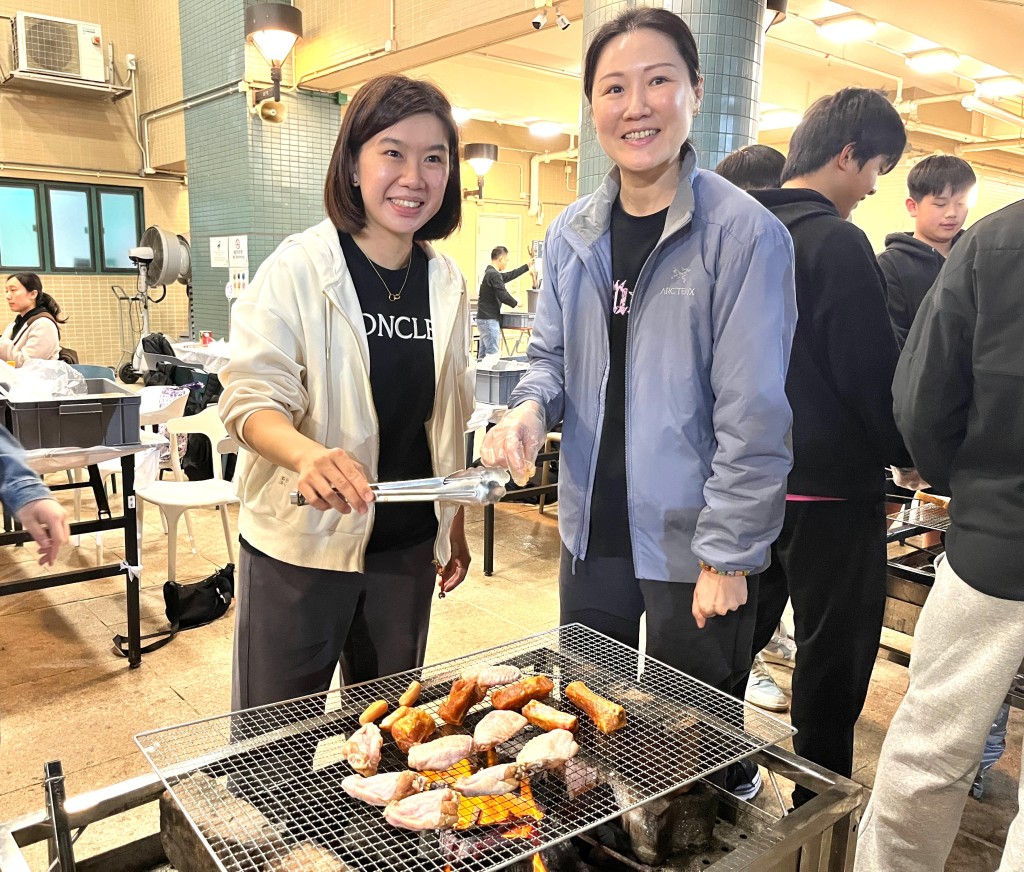 現任女隊教練張瑞(右)及已傳part time 運動員的李皓晴(左)難得一見。徐嘉華攝 現任女隊教練張瑞(右)及已傳part time 運動員的李皓晴(左)難得一見。徐嘉華攝