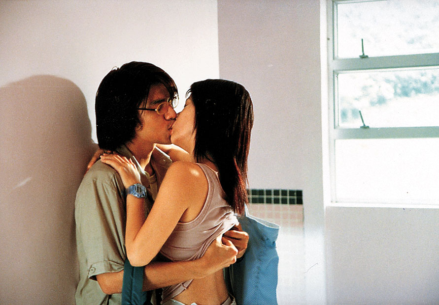 吳文忻曾經闖影壇拍電影，2000年的《偷吻》與馮德倫有不少情慾戲。