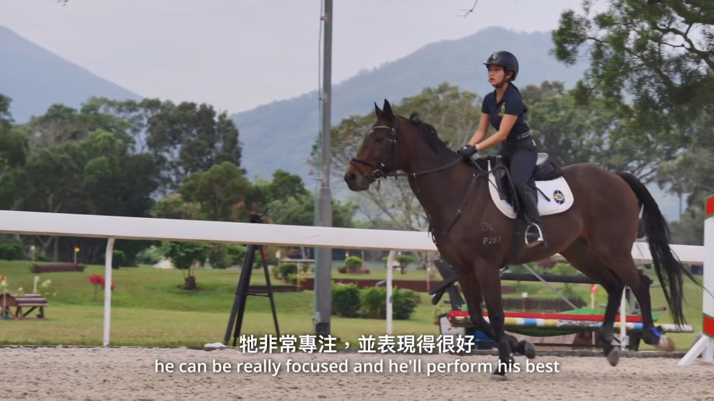 符迦晴现时为香港赛马会青少年马术队成员。