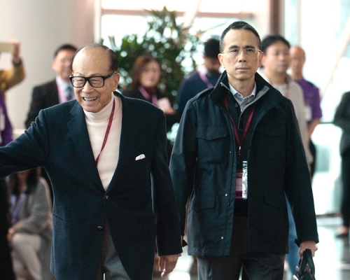 李嘉誠稱轉任顧問後不會事事要作最後決定。資料圖片
