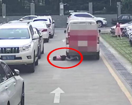 深圳8歲女童停車場奔跑玩耍被汽車輾過身亡。(網圖)