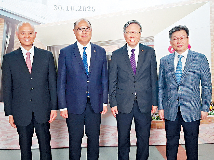 羅林泉（左起）、林大輝、滕錦光和孫功誼在講座開始前合照。