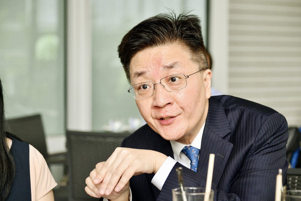 葉栢強建議學校、家庭、社區及專業人士要多些合作，鼓勵小朋友要多做正向社交活動。資料圖片