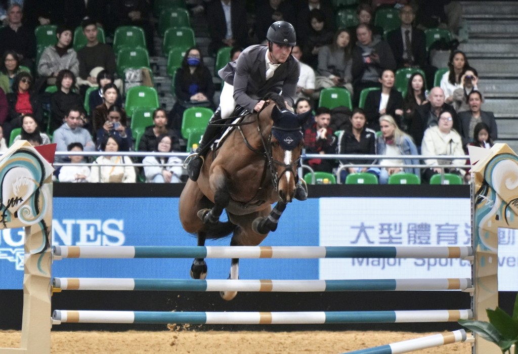 首屆香港國際馬術盛典，周五舉行場地障礙賽。 何君健攝