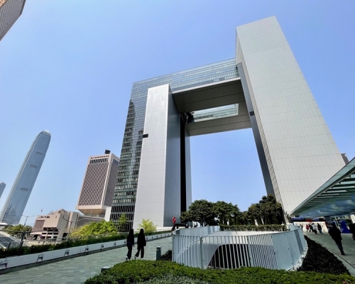 政府公布4月份錄得106億元財赤。資料圖片