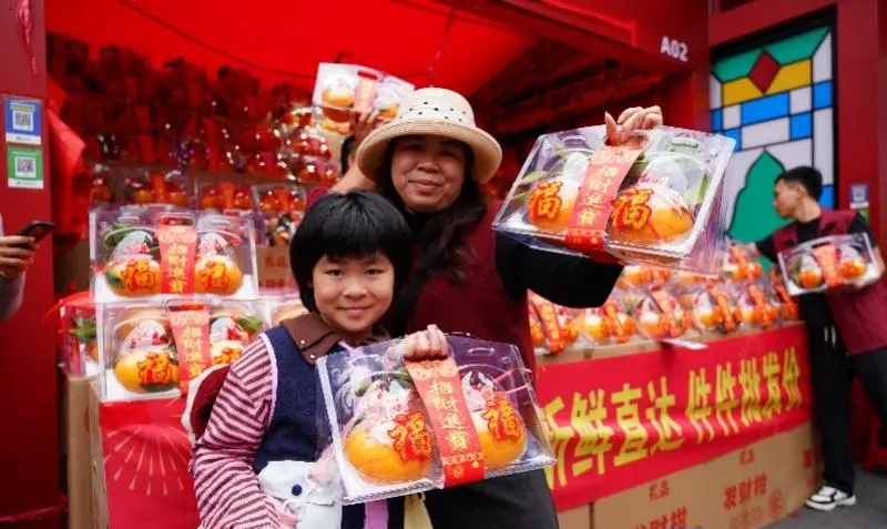 深圳愛國路迎春花市開幕。微信@深圳大件事