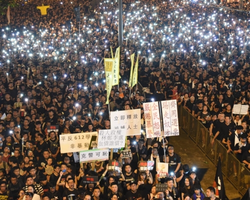 民陣深夜近11時宣布,今日遊行人數接近200萬人。