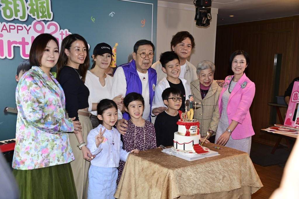 胡枫早前庆祝92岁生日。