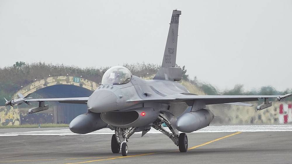 今年1月在花蓮失事墜海的F-16戰機「黑盒」已尋獲打撈，將送回美國原廠分析。中時資料圖