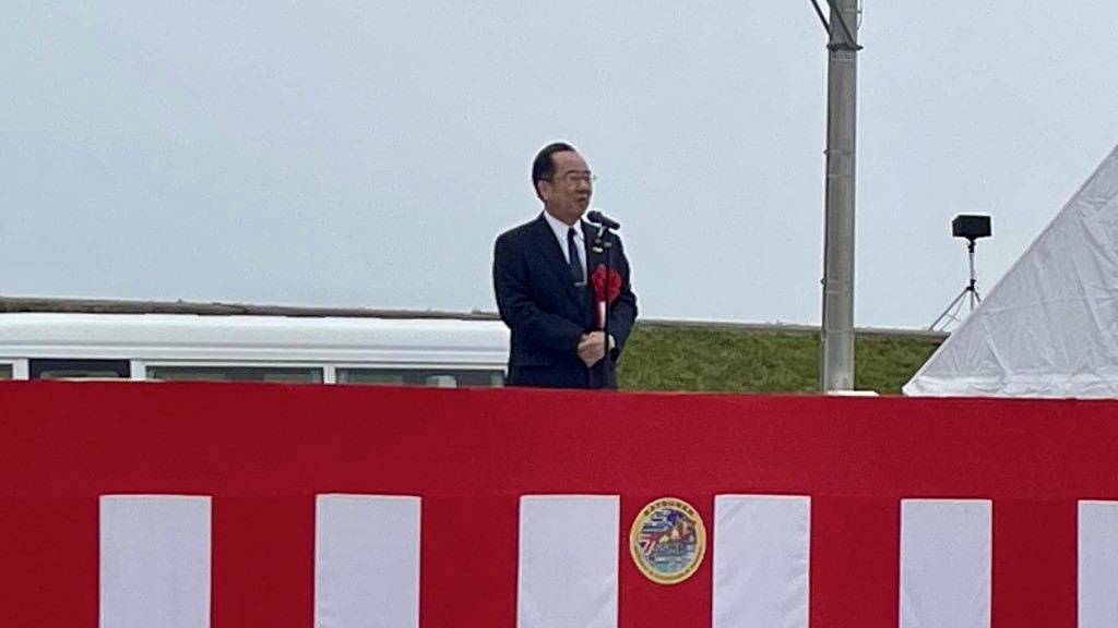 沖繩縣議員西銘啟史郎出席沖繩本島首個地對艦導彈連隊的成立儀式。 西銘啟史郎fb  