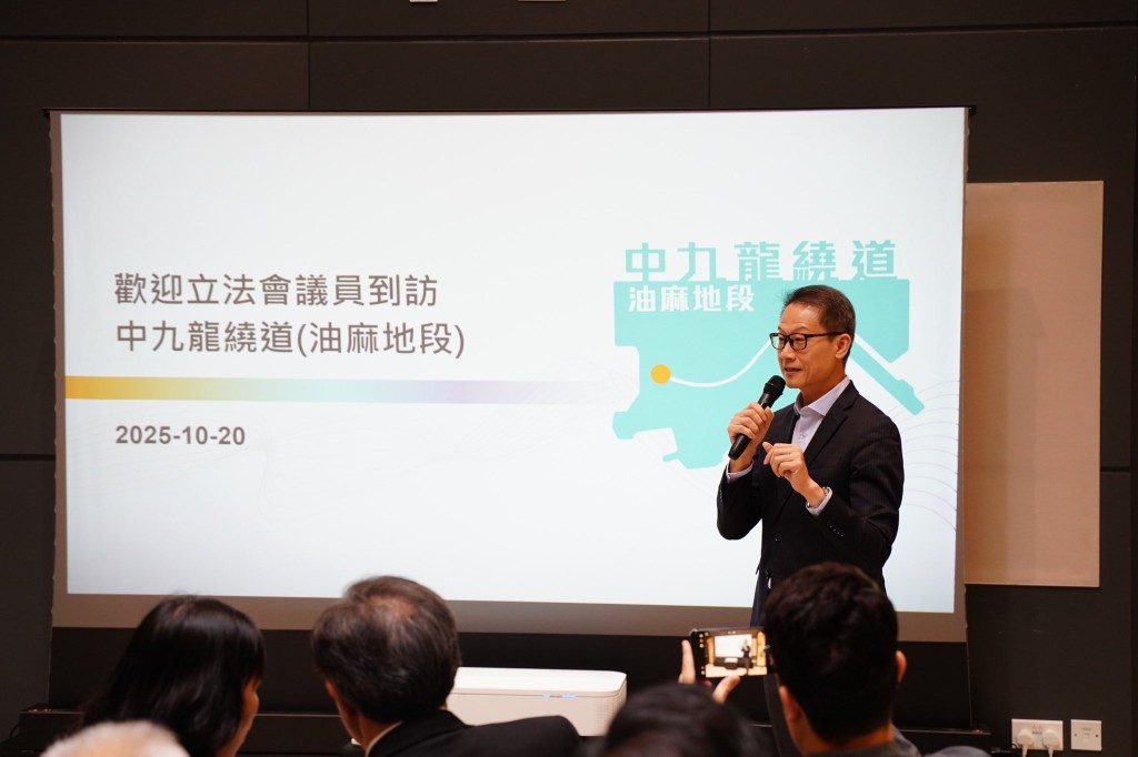 路政署署長邱國鼎介紹工程特色和交通效益。路政署FB 路政署署長邱國鼎介紹工程特色和交通效益。路政署FB