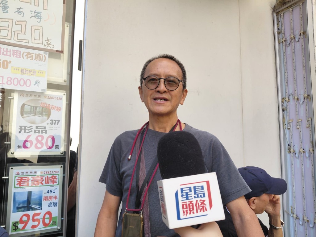 鄭先生指董建華「鞠躬盡瘁,為國為港」。 周育瑩攝 鄭先生指董建華「鞠躬盡瘁,為國為港」。 周育瑩攝