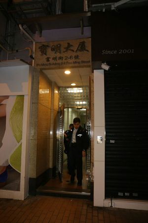 現場是銅鑼灣富明街寶明大廈。丁志雄攝