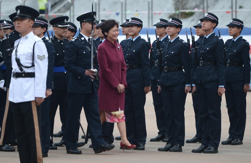 林鄭月娥檢閱40名見習督察及176名學警。