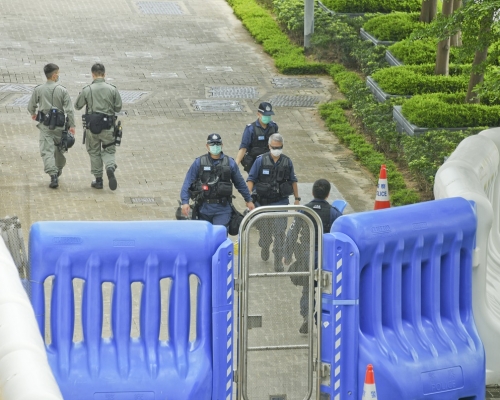 警方在立法會一帶加強戒備。