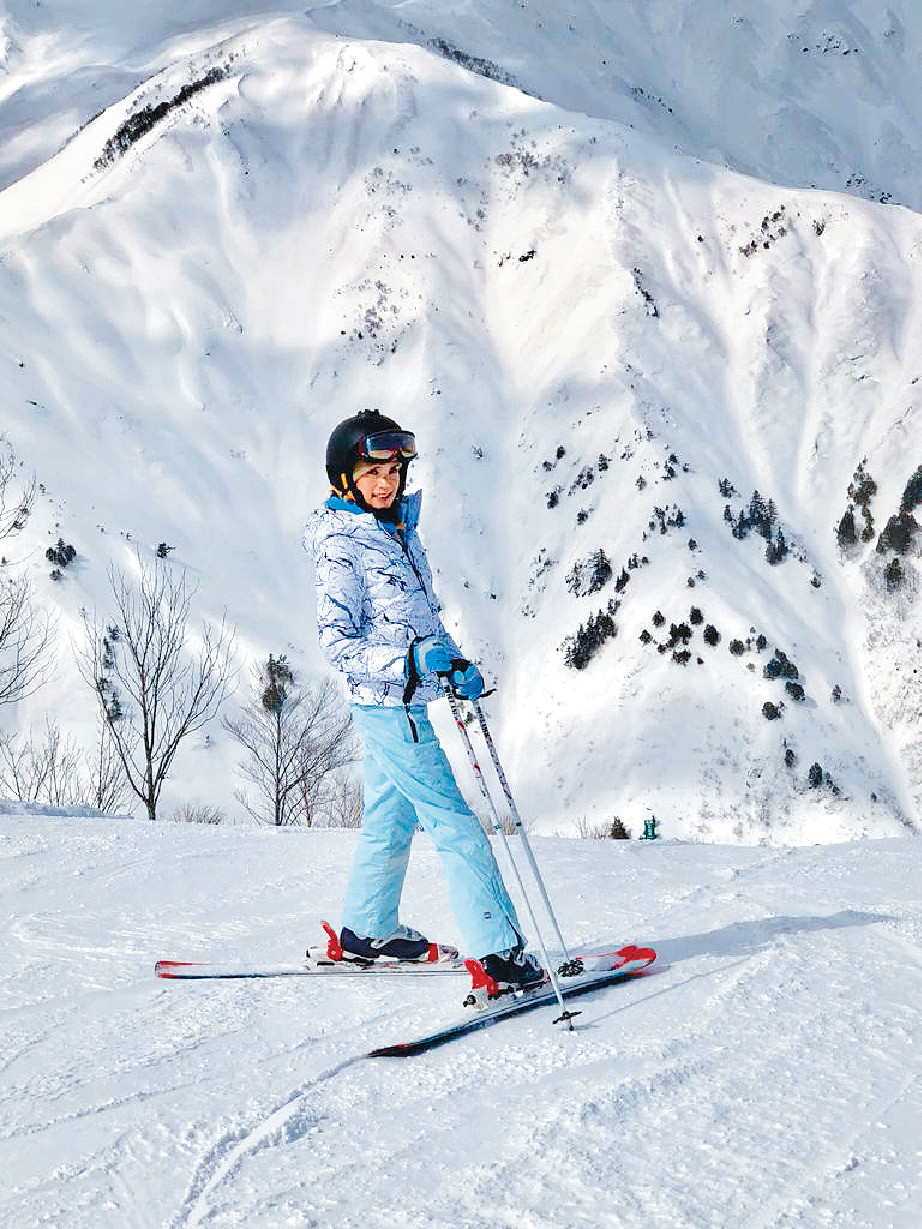 ■疫情前，范思亮常外遊滑雪度假，釋放工作壓力。受訪者提供