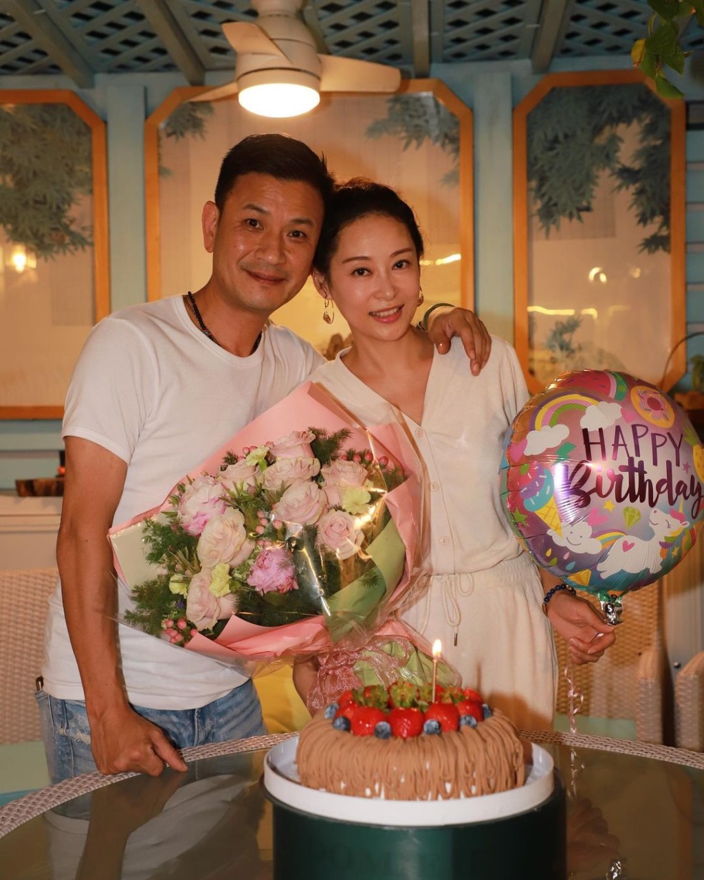 11月10日是卓娜44歲生日，未婚夫楊志翹當然識做陪慶祝。