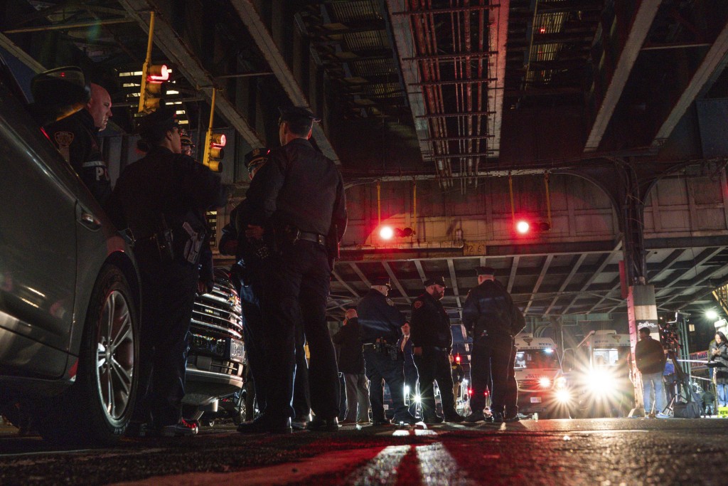 近年来纽约地铁发生连串暴力事件，当地市民对地铁站的恐惧激增。美联社