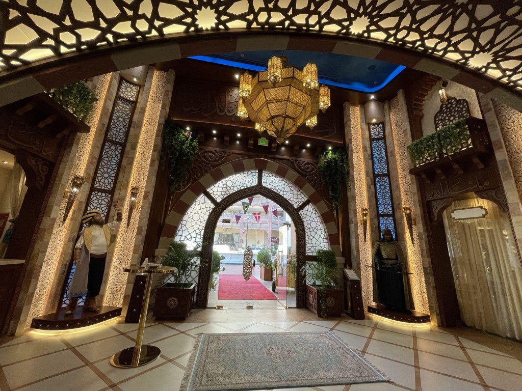 宮殿式中東餐廳Yasmine Palace氣派非凡。王嘉豪攝