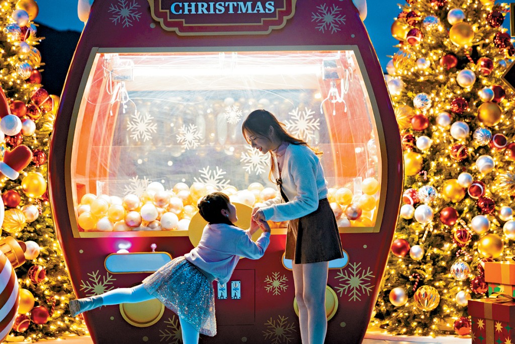 巨型纜車造型夾蛋機供打卡。