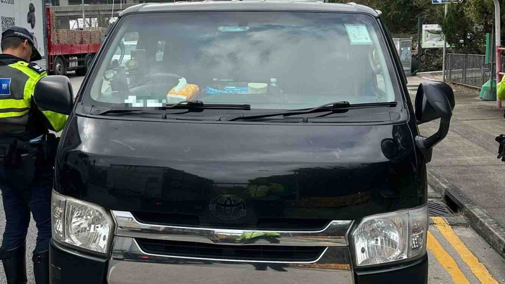 警新界南打擊貨車超重及超速 發73張告票及傳票 3司機被捕。警方圖片