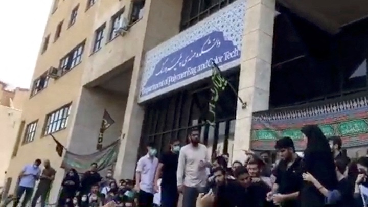 德黑蘭科技大校園日前有示威，抗議阿米尼死亡事件。路透社資料圖片