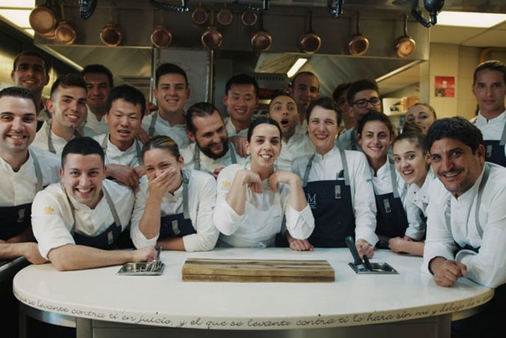 科拉格雷科發言時，感謝其團隊。網圖