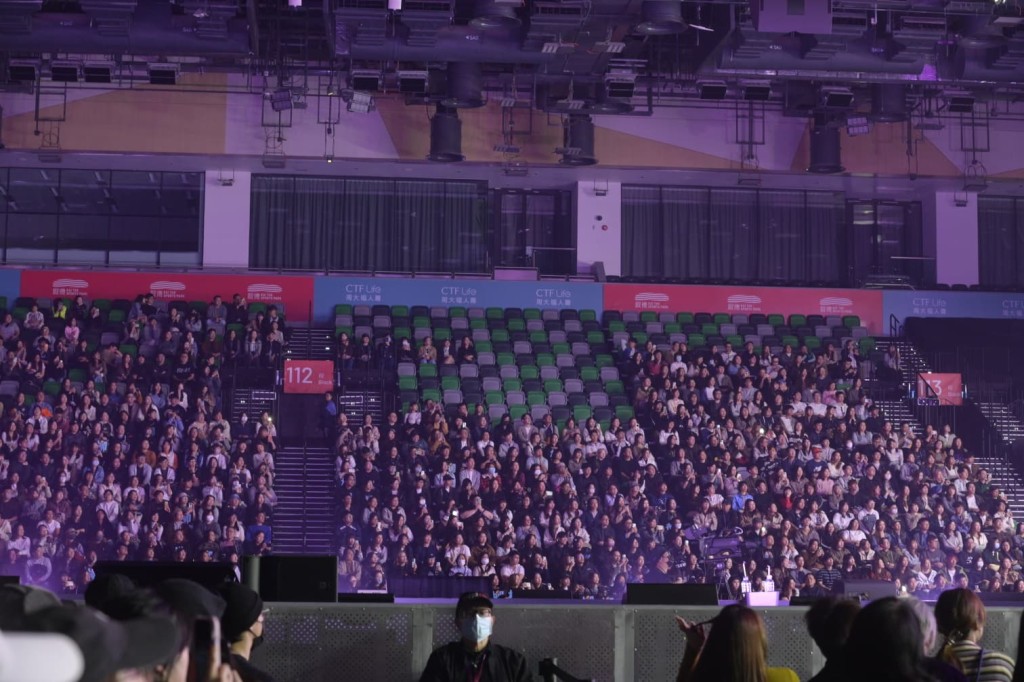 現場所見觀眾入座率大約有八成多。