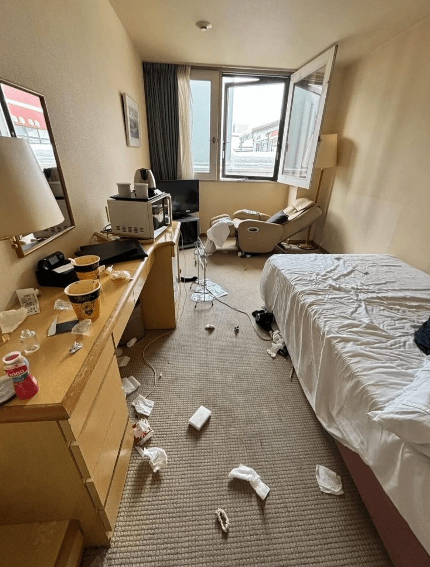 涉事民宿員工於上周五（23日）在社交平台Threads發文，公開多張退房後拍攝的照片。