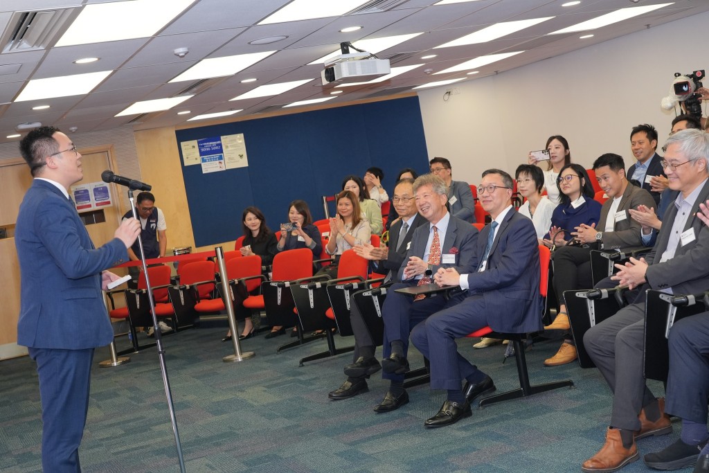 林定國出席香港政治及行政學院畢業禮。林定國fb