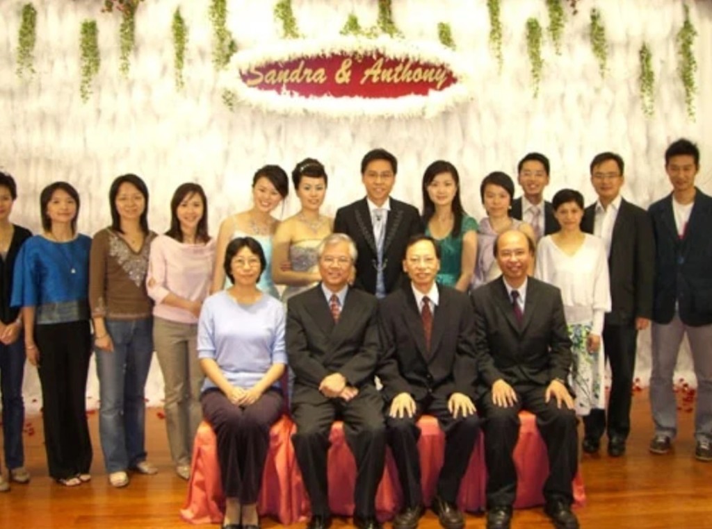 方东升与吴先玲拍拖4年便结婚。