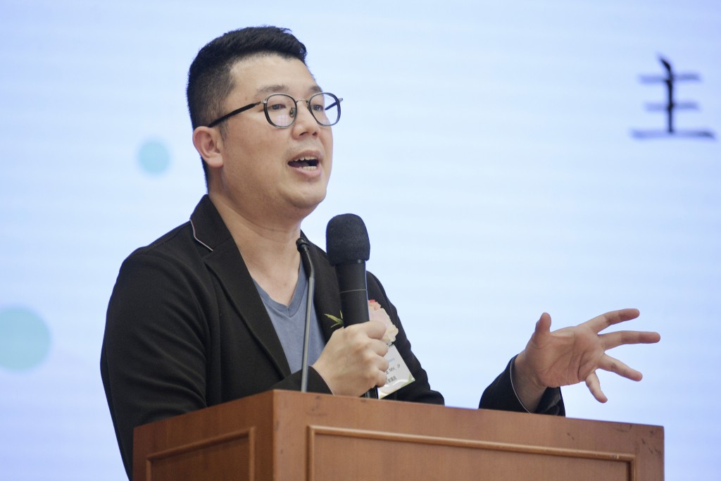 刘国勋指北区有两个选区名为红花岭区、蝴蝶山区有市民问是否要去爬山投票。资料图片