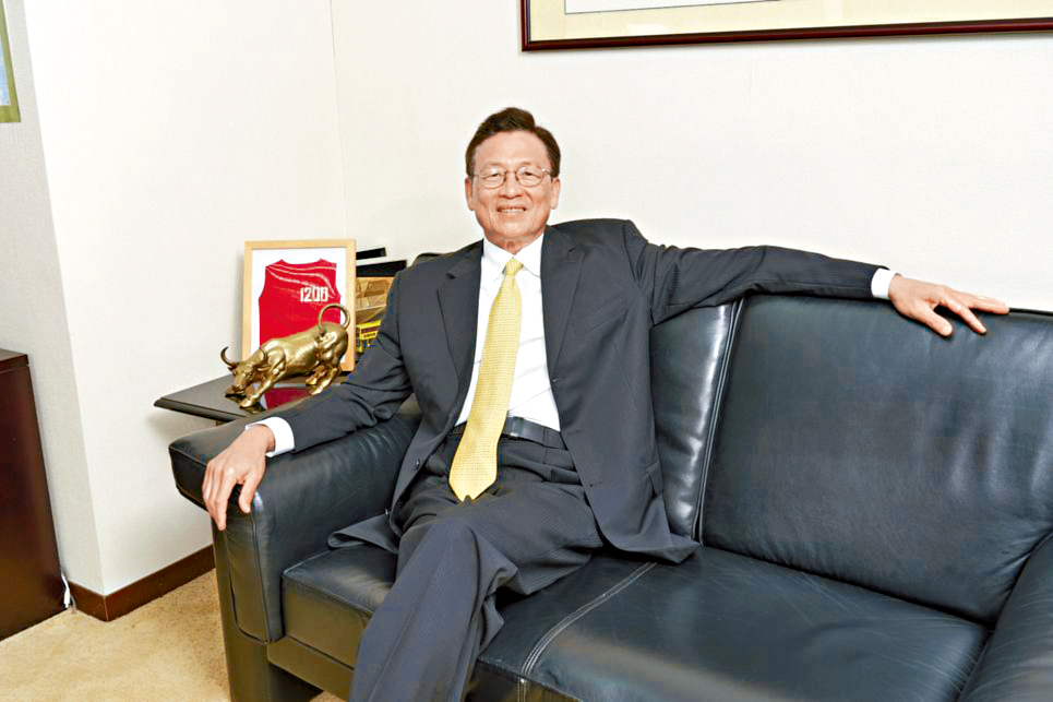 美聯黃建業表示，隨着多項利好因素出現，樓價將逐步找到止跌「支撐點」，今年樓市料「價穩量升」。