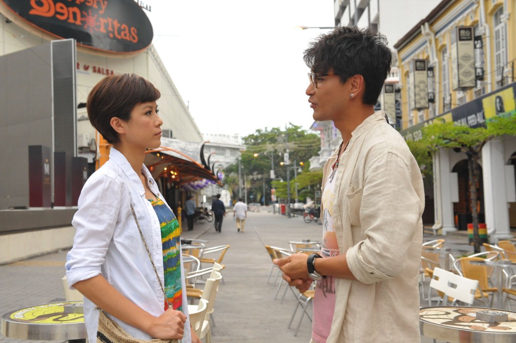 陈展鹏早年与陈茵媺拍《单恋双城》，难怪在星马人气极高。