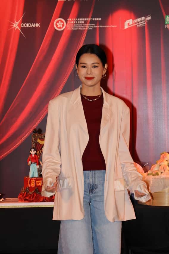 胡杏兒用「一言難盡」形容李施嬅情路。 胡杏兒用「一言難盡」形容李施嬅情路。