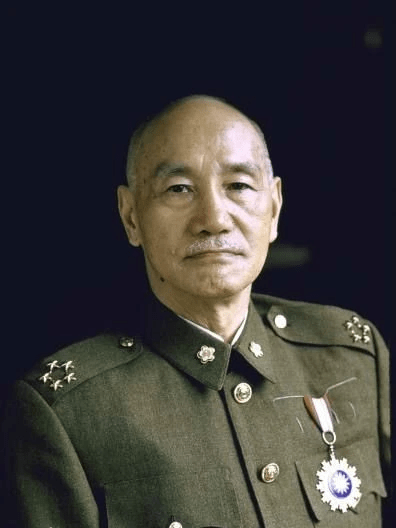 蔣介石(蔣中正)是已故國民政府和國民黨領袖。 蔣介石(蔣中正)是已故國民政府和國民黨領袖。