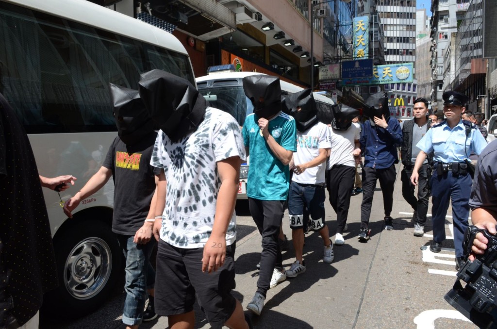 行動共拘捕39名涉嫌販毒的男女。